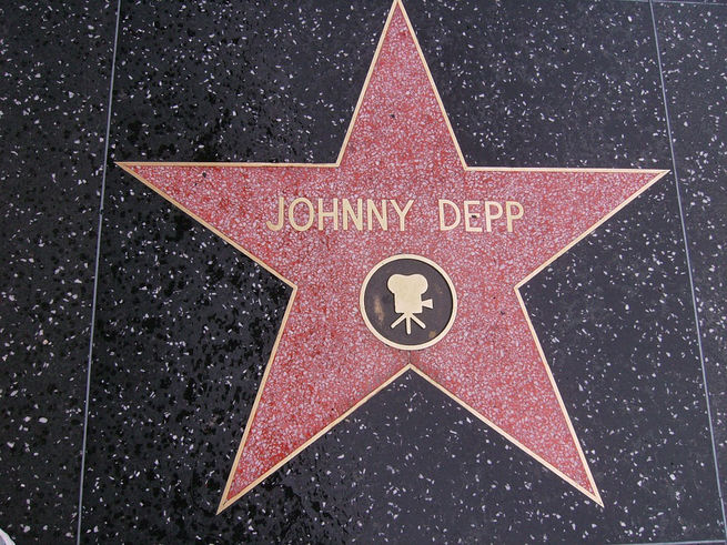 Неизвестные осквернили звезду Джонни Деппа в Голливуде